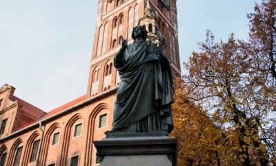 Kopernik_monument_torun