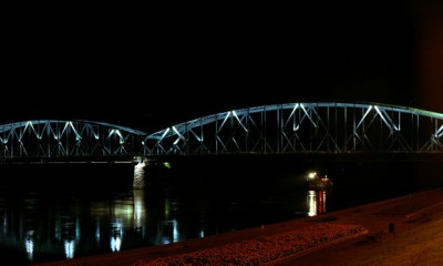 Most_drogowy_im._Józefa_Piłsudskiego_w_Toruniu_nocą