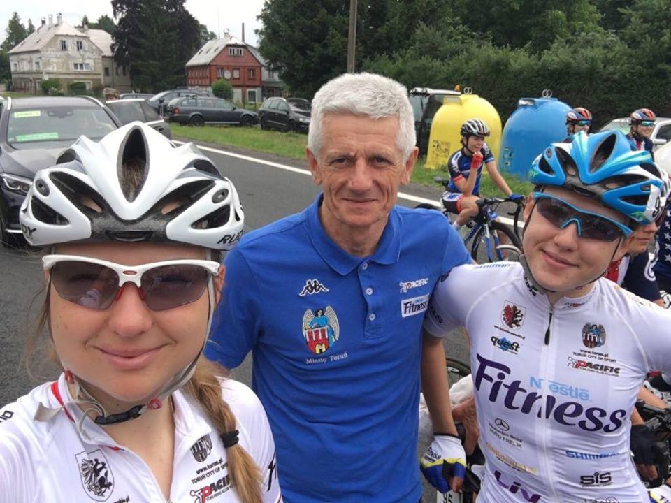 Część teamu TKK Pacific w Czechach w trakcie Tour de Feminin - O cenu Českého Švýcarska (fot. Facebook)