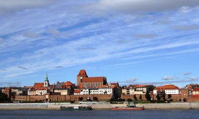 1024px-Toruń,_panorama_miasta_(OLA_Z.)