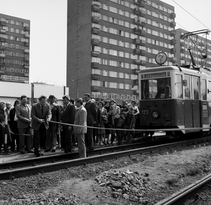 Otwarcie nowej linii tramwajowej ul. Bażyńskich. 1980 rok. (fot. Andrzej Kamiński)