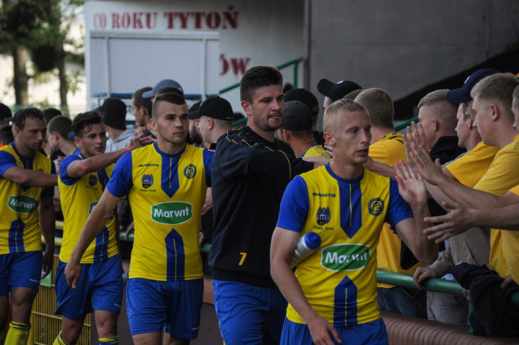 W pierwszym domowym meczu nowego sezonu Elana pokonała Świt Skolwin 1:0 (fot. Maciej Gorczyński/chillitorun.pl) 