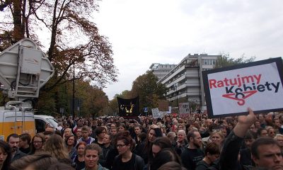 800px-Czarny_protest_inicjatywy_Ratujmy_Kobiety_2016_10_01_w_Warszawie_01