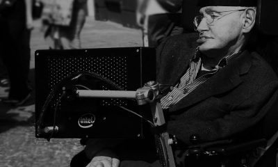 800px-Stephen_Hawking_in_Cambridge