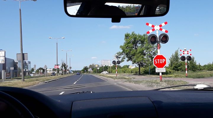 Znak STOP zastępuje sygnalizację (fot. www.facebook.com/groups/wszystkocowtoruniu/nadesłane)