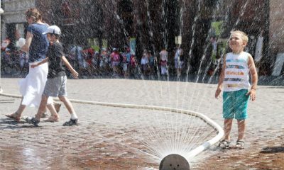 Kurtyny wodne pomogą mieszkańcom Torunia w upalne dni (fot. torun.pl)