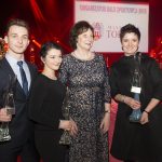 Irena Szewińska w towarzystwie toruńskich olimpijczyków z Pjongczangu (fot. torun.pl)