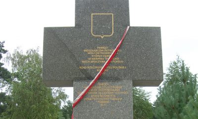 Pomnik_w_Ostrówkach