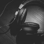 headphones-690685_1280